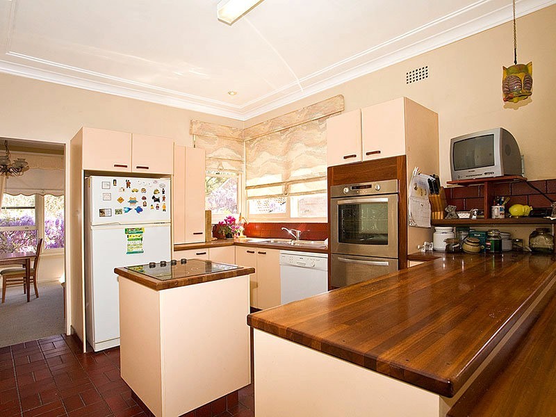 5 Parkside Drive, Blakehurst NSW 2221