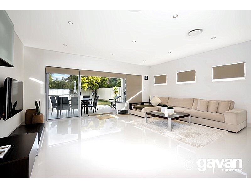 18 Peace Avenue, Peakhurst NSW 2210