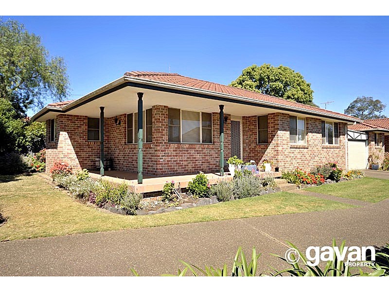 1/2 Waratah Street, Oatley NSW 2223