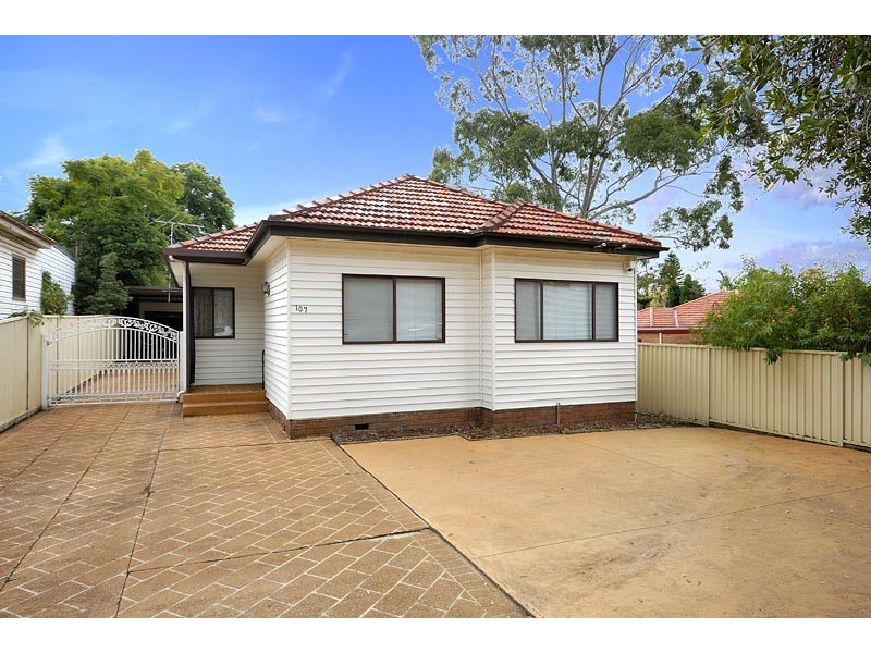 107 Moorefields Road, Kingsgrove NSW 2208
