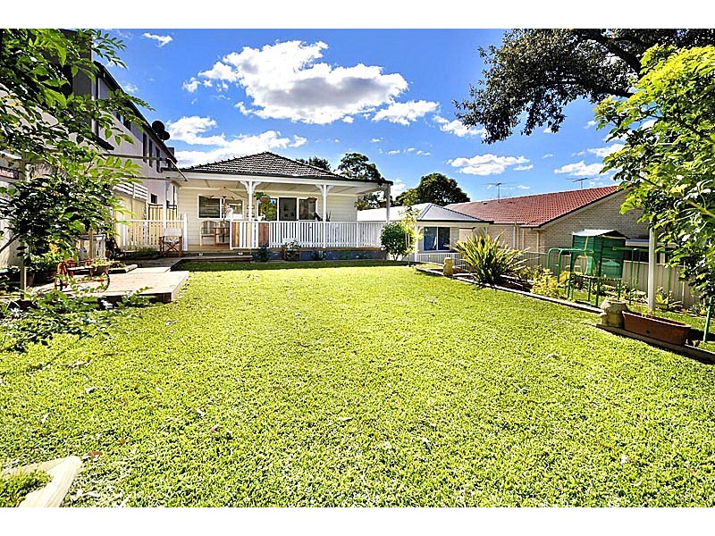 43 Lawrence Street, Peakhurst NSW 2210