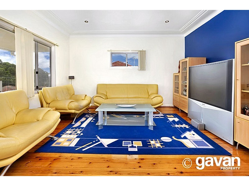 4 Tournay St, Peakhurst NSW 2210