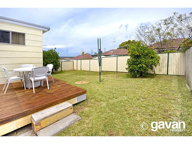 4 Tournay St, Peakhurst NSW 2210