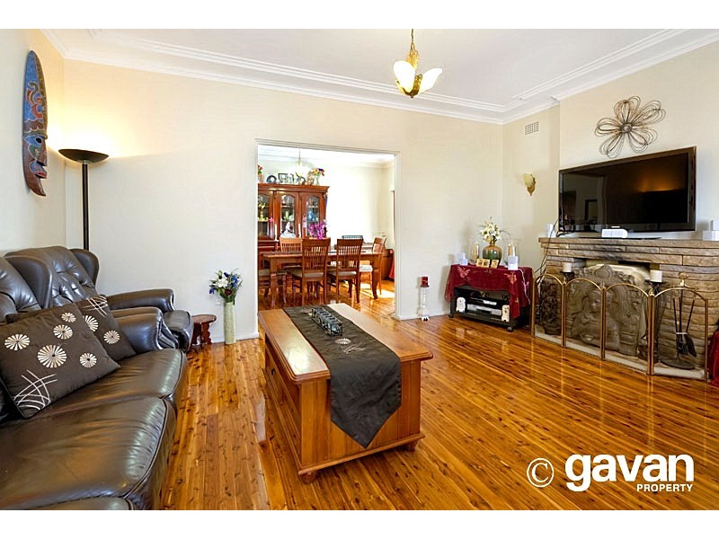 1 Dewrang St, Carss Park NSW 2221