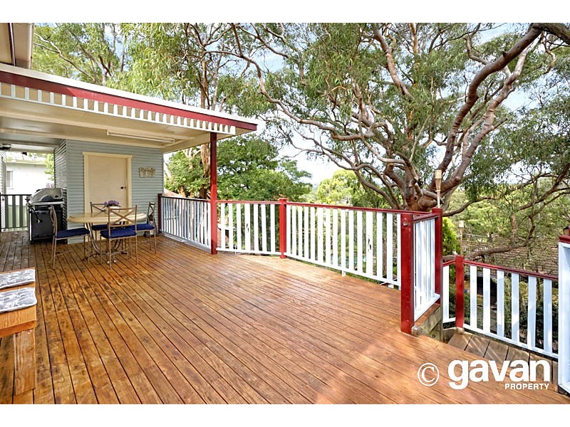 15 Lugarno Parade, Lugarno NSW 2210
