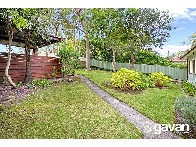 15 Lugarno Parade, Lugarno NSW 2210