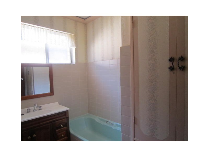 25 Lugarno Parade, Lugarno NSW 2210