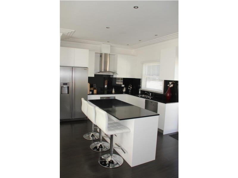 15 Caledonia Crescent, Peakhurst NSW 2210