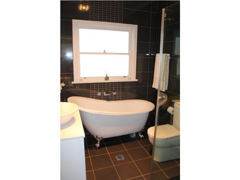 15 Caledonia Crescent, Peakhurst NSW 2210