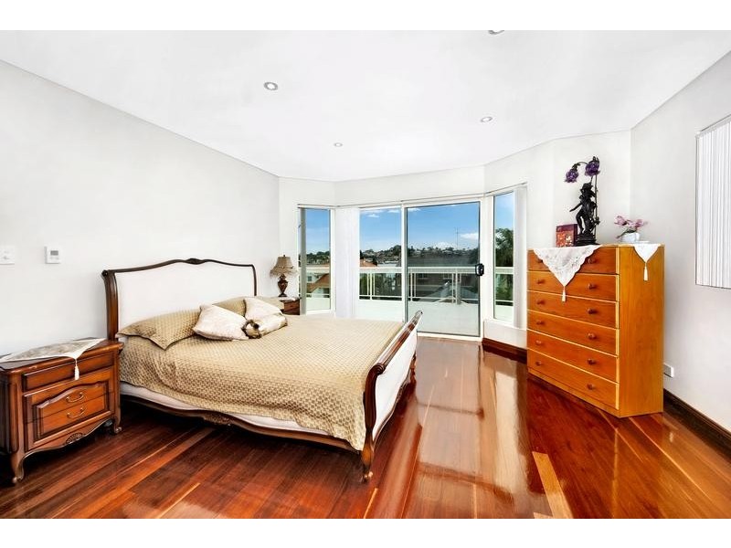 8 Carlton Crescent, Kogarah Bay NSW 2217