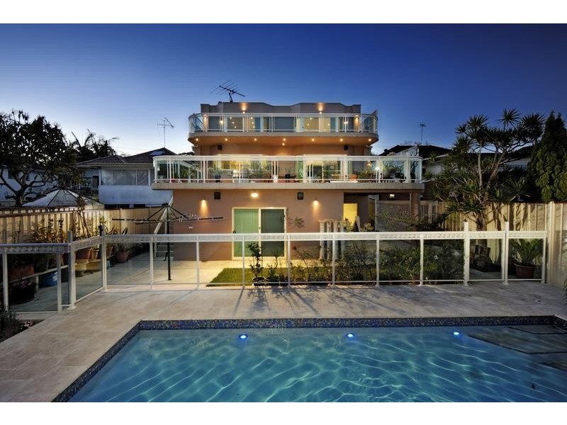 8 Carlton Crescent, Kogarah Bay NSW 2217