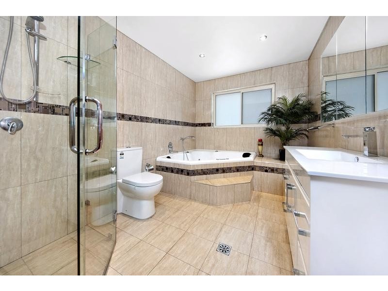 8 Carlton Crescent, Kogarah Bay NSW 2217