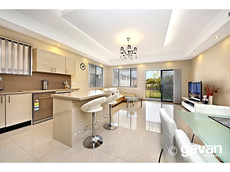 27C Samuel St, Peakhurst NSW 2210