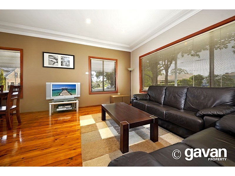 1 Kerrie Crescent, Peakhurst NSW 2210