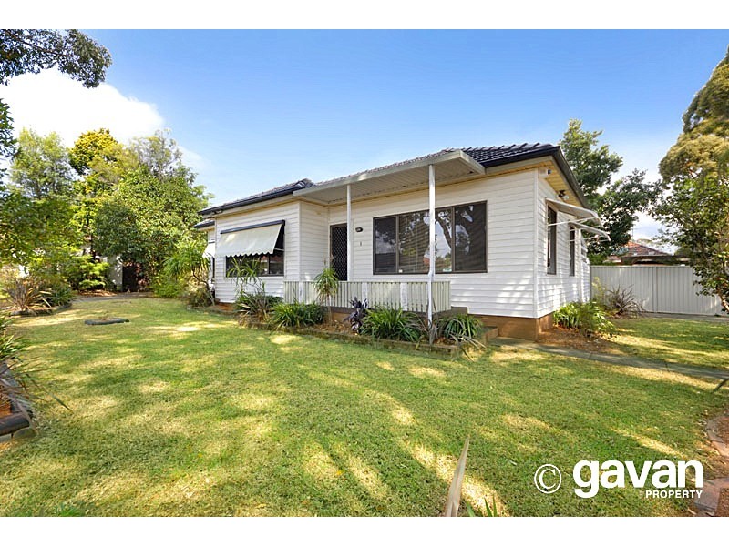 1 Kerrie Crescent, Peakhurst NSW 2210