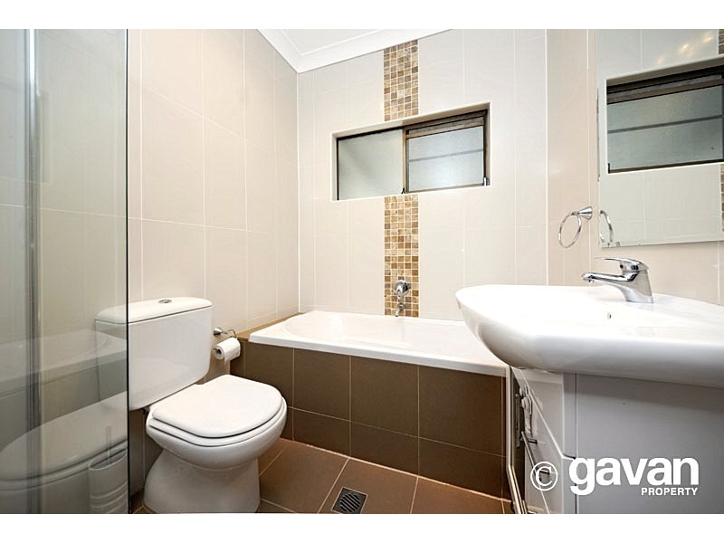 1 Kerrie Crescent, Peakhurst NSW 2210