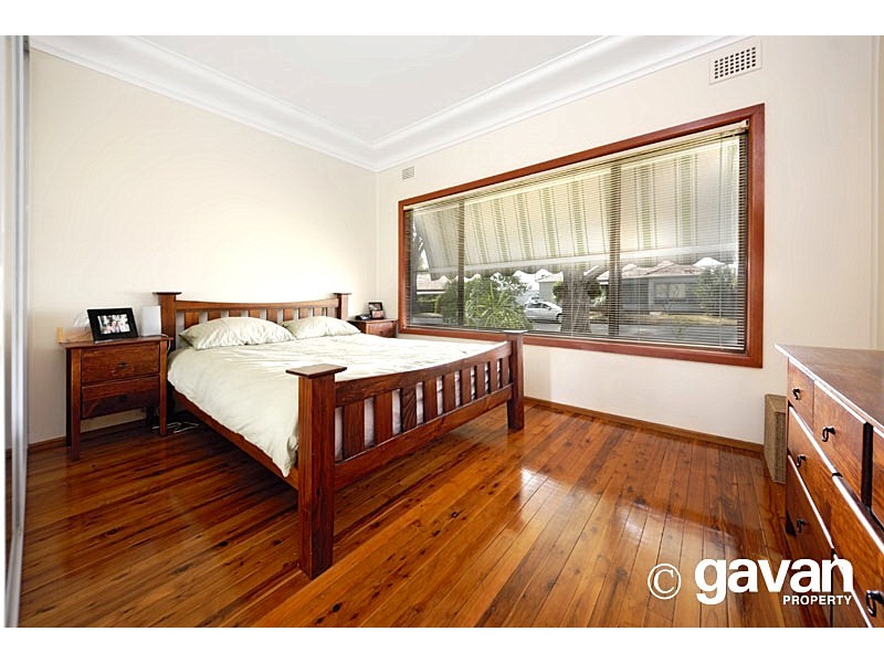 1 Kerrie Crescent, Peakhurst NSW 2210