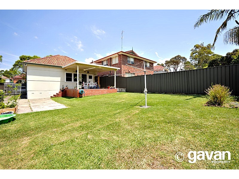 24 Greenland Avenue, Peakhurst NSW 2210