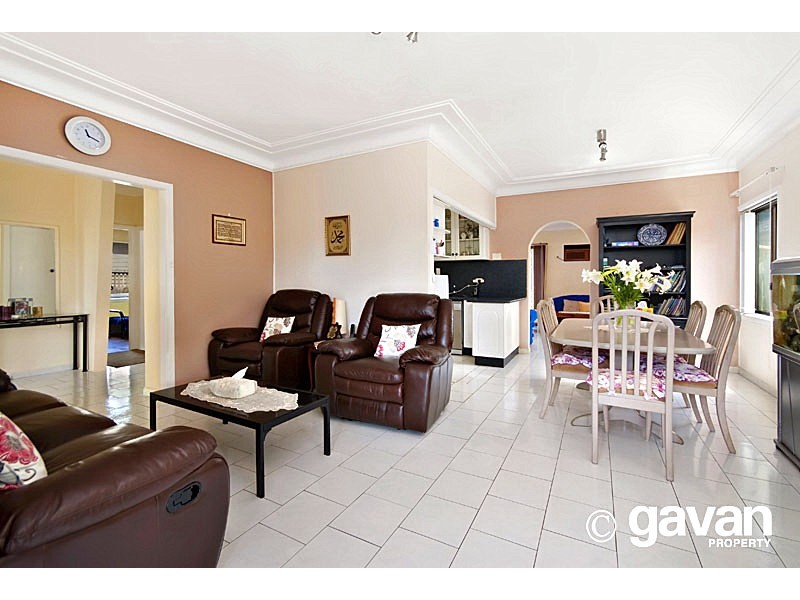 4 Faye Ave, Blakehurst NSW 2221