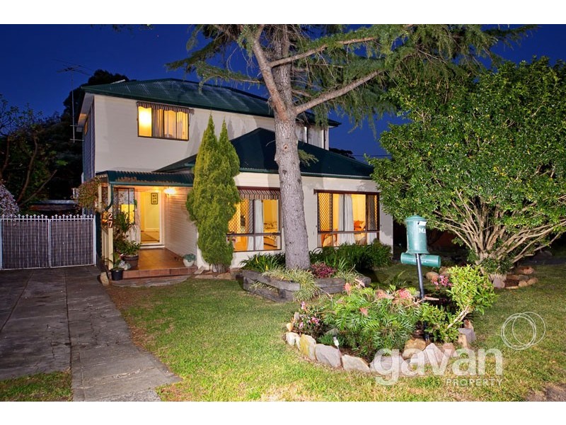 27 Holley Road, Beverly Hills NSW 2209