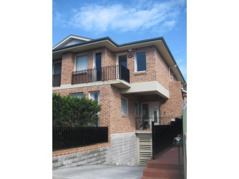 10 Planthurst Road, Carlton NSW 2218