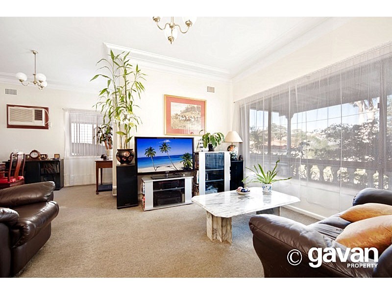 8 Walker Avenue, Peakhurst NSW 2210