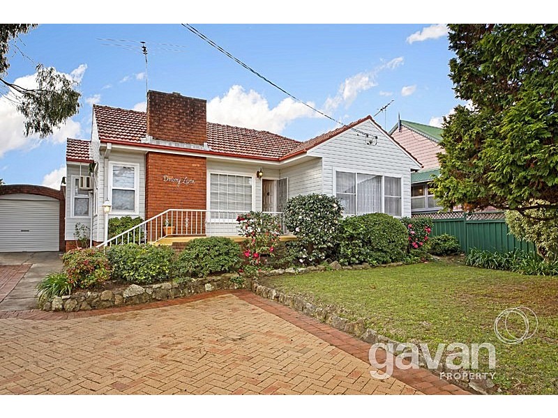 809 Henry Lawson Drive, Picnic Point NSW 2213