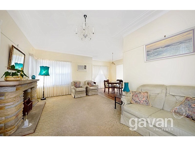 809 Henry Lawson Drive, Picnic Point NSW 2213