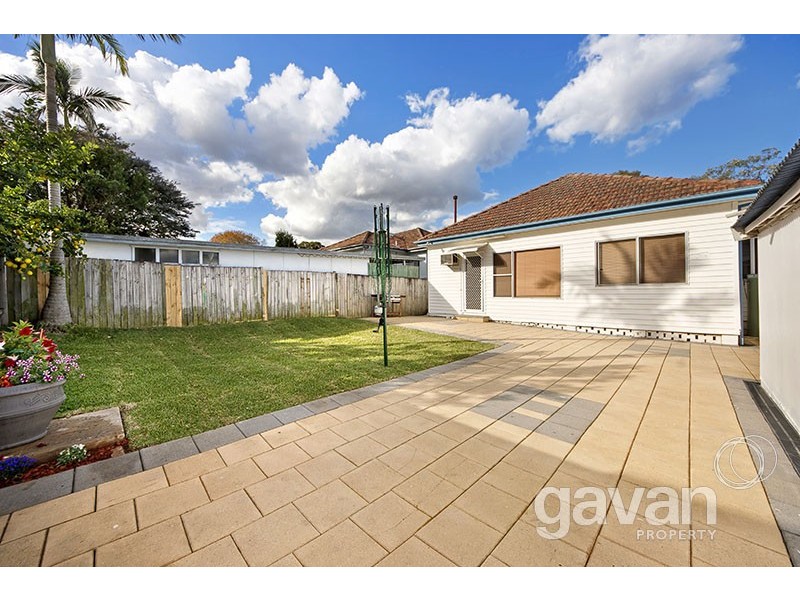 32 Lorraine Street, Peakhurst NSW 2210