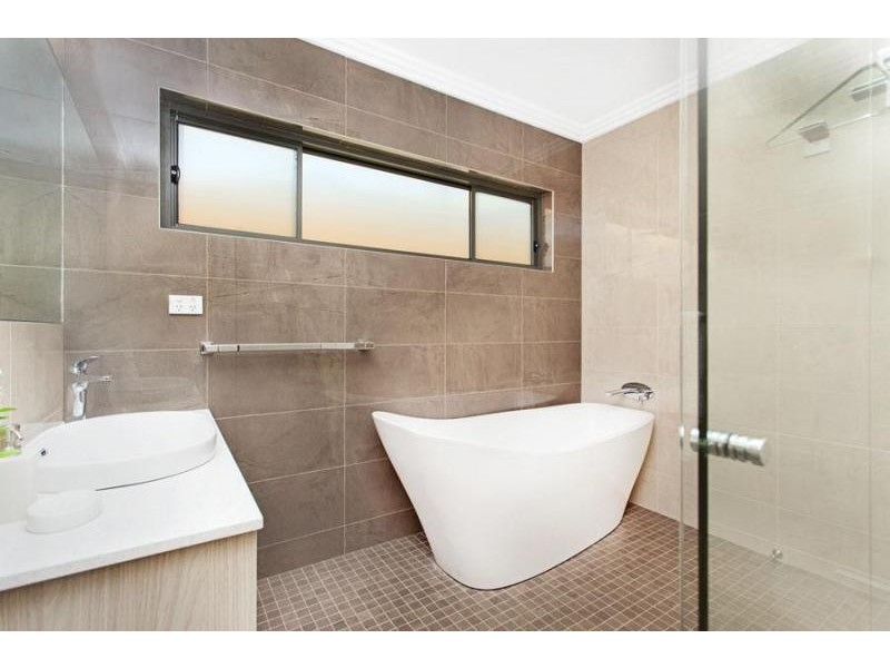 8 Lorna Ave, Blakehurst NSW 2221