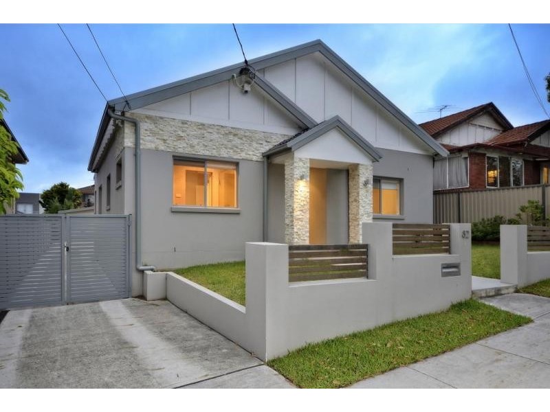 82 Hillcrest Avenue, Hurstville Grove NSW 2220