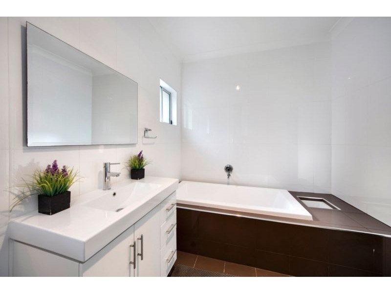 18A Peace Avenue, Peakhurst Heights NSW 2210