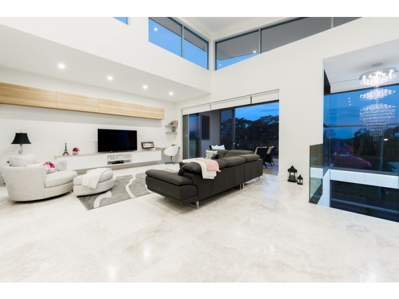 9 Booyong Avenue, Lugarno NSW 2210