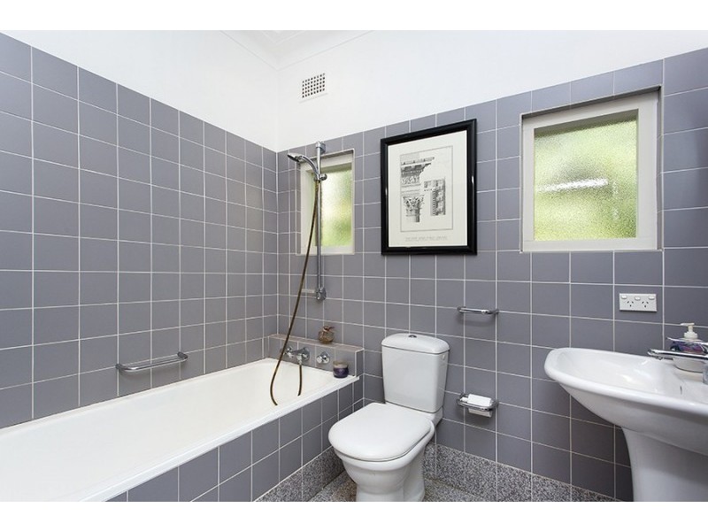 2 Riversdale Avenue, Connells Point NSW 2221