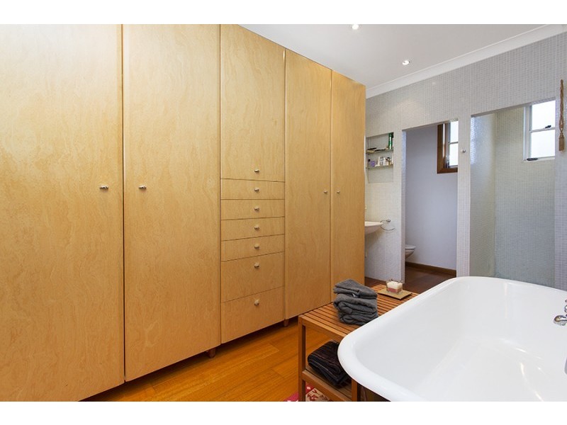 2 Riversdale Avenue, Connells Point NSW 2221