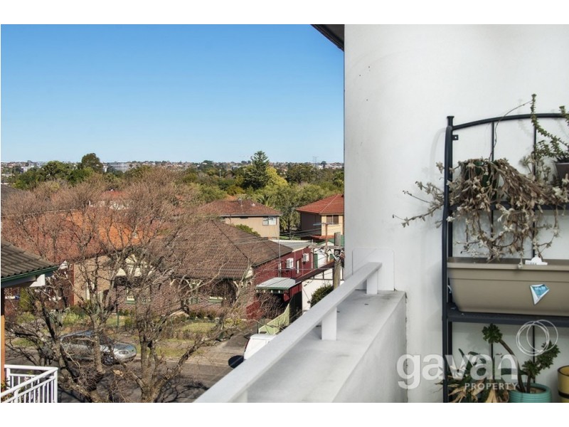 8/13 Queensborough Road, Croydon Park NSW 2133