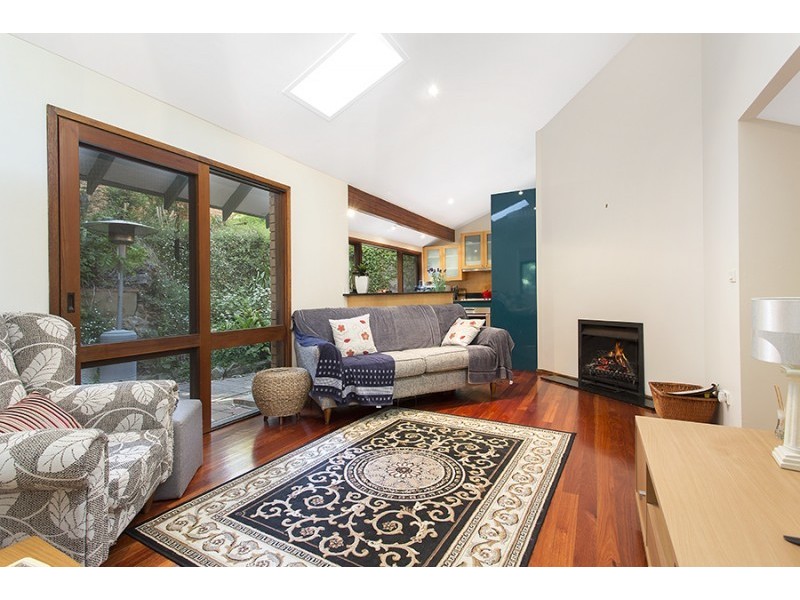 15 Banksia Place, Lugarno NSW 2210