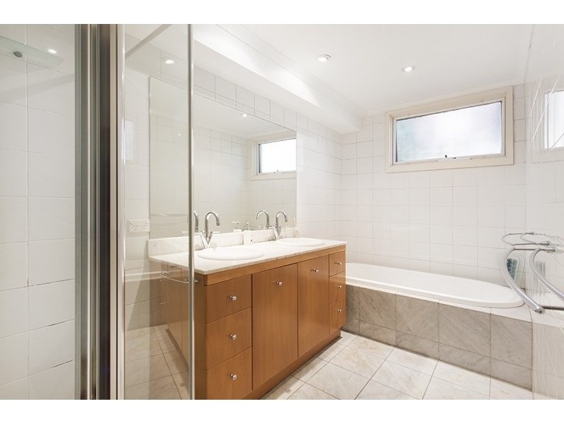 15 Banksia Place, Lugarno NSW 2210