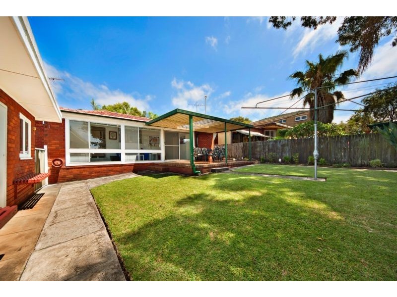 11 Lesley Crescent, Mortdale NSW 2223