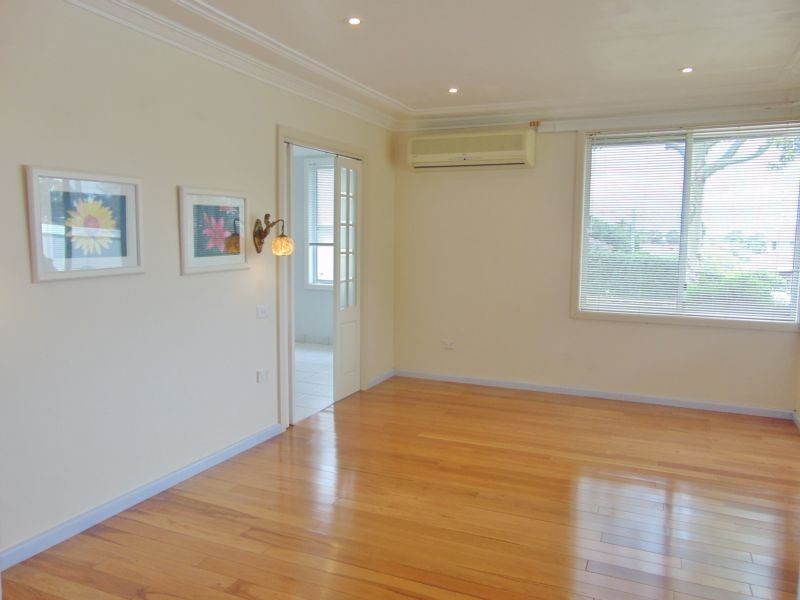 11 Lesley Crescent, Mortdale NSW 2223