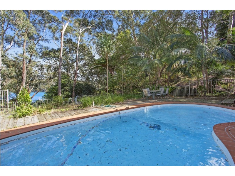 15 Banksia Place, Lugarno NSW 2210