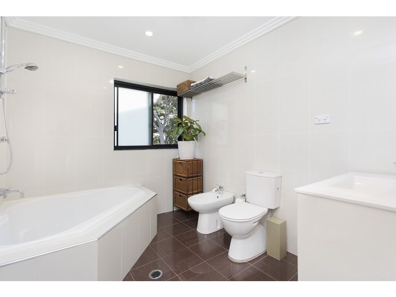 1/8 Collaroy Ave, Peakhurst NSW 2210