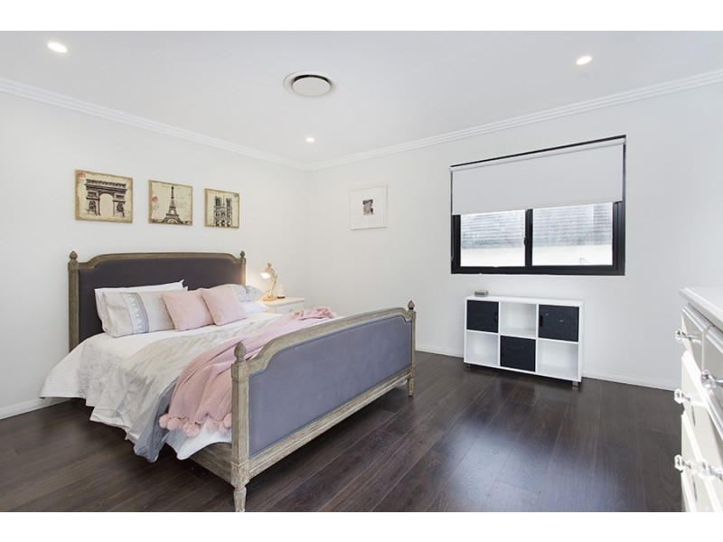 1/8 Collaroy Ave, Peakhurst NSW 2210