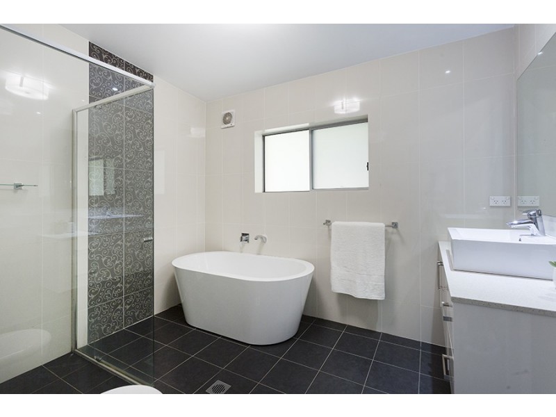 1 Robyn Street, Peakhurst Heights NSW 2210