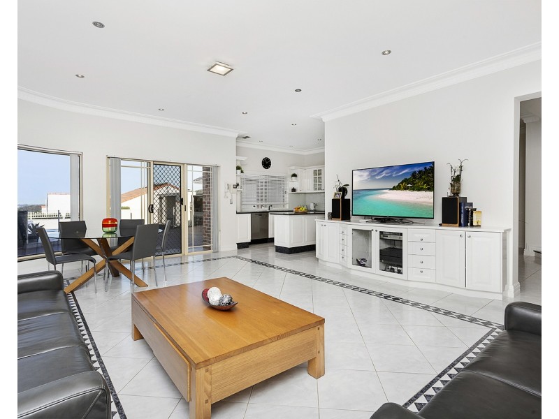 18 Prairievale Road, South Hurstville NSW 2221