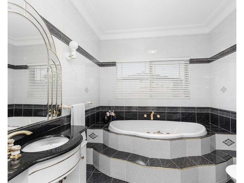 18 Prairievale Road, South Hurstville NSW 2221