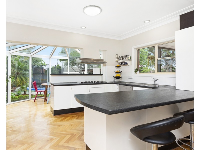 29 Beale Crescent, Peakhurst NSW 2210