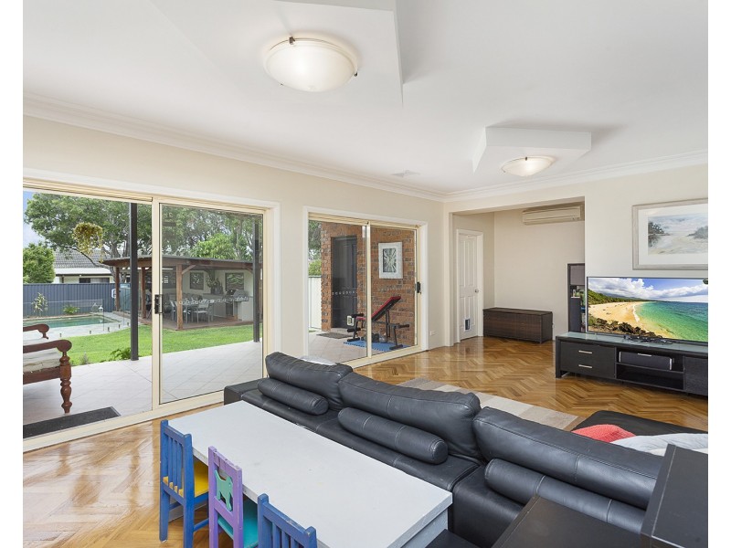 29 Beale Crescent, Peakhurst NSW 2210