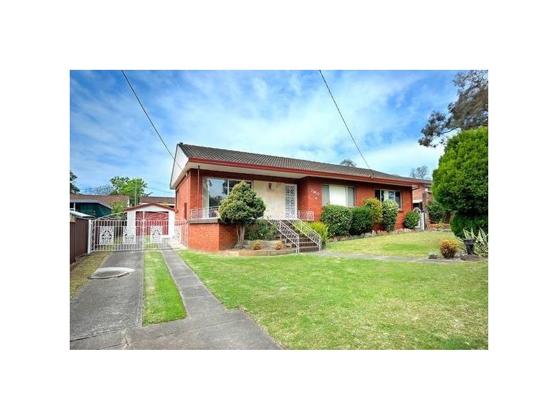 2 Ogilvy Street, Peakhurst NSW 2210