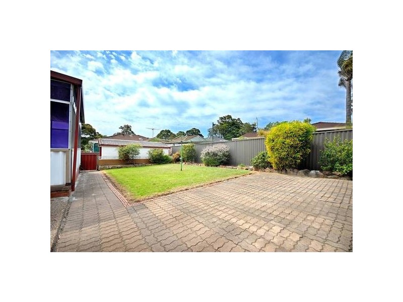 2 Ogilvy Street, Peakhurst NSW 2210